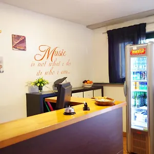 *** Couette-café Music Italie
